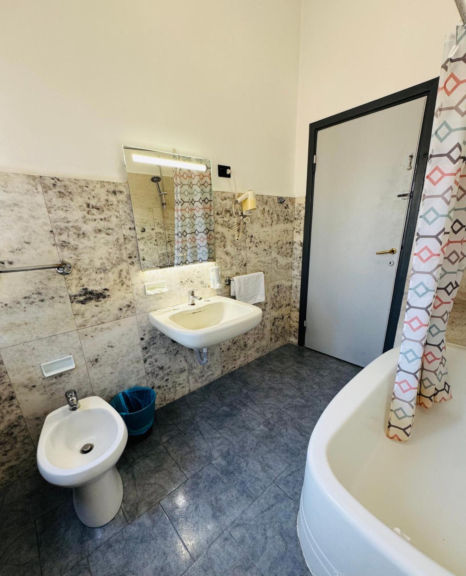Bovisa House B&B Private Rooms Milan Exterior photo
